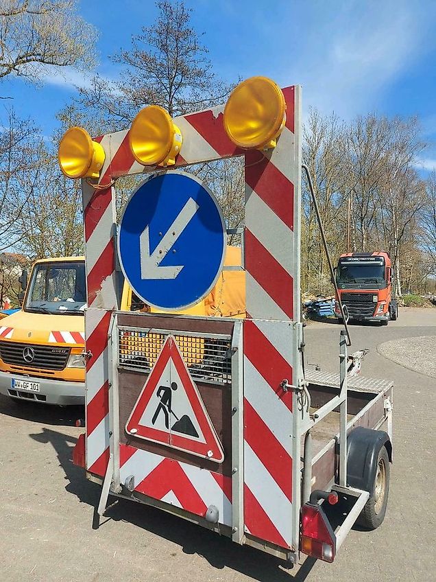 Nissen Verkehrsleittafel Absperrtafel Verkehrssicherungsanhänger