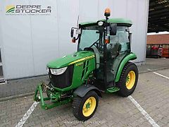 John Deere 3046R